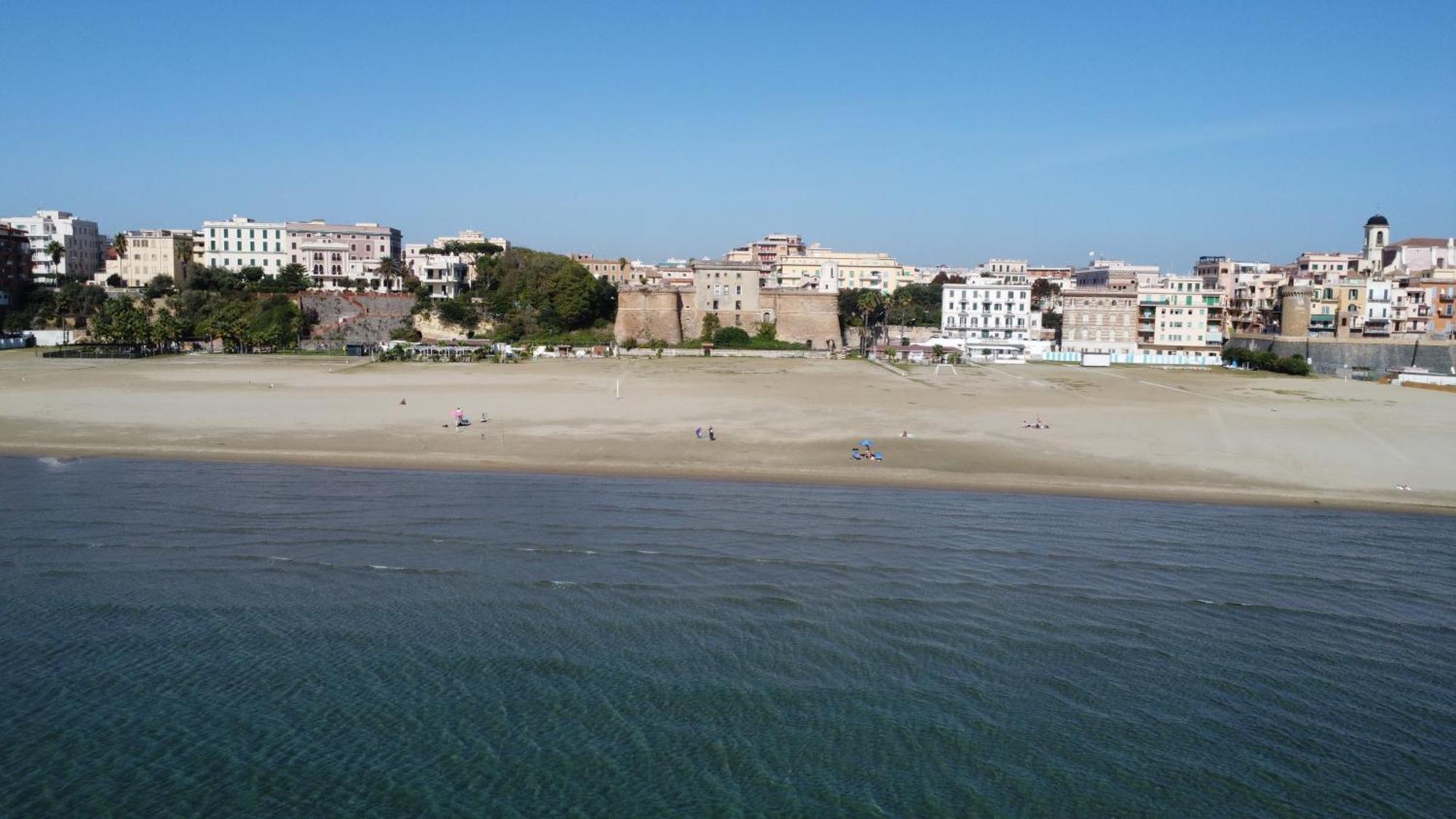 Open Space Centralissimo Nettuno Fronte Porto Екстериор снимка